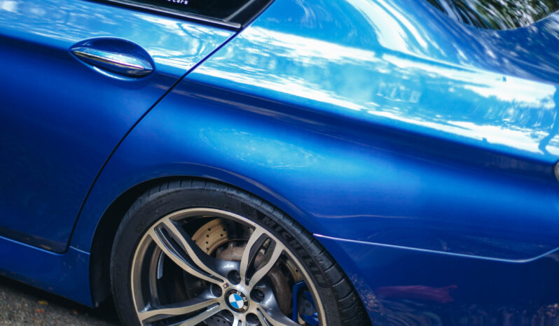 
								2011 BMW M5 F10 full									