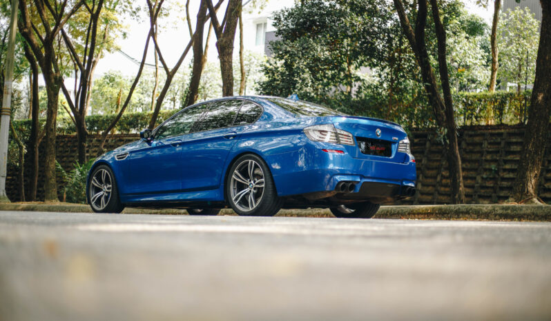 
								2011 BMW M5 F10 full									